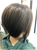 シャープに見える前下がりボブ