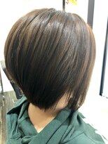 キュアート ヘアアンドメイク(CUART Hair&Make) シャープに見える前下がりボブ