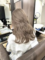 前髪　マルチ　ピンクベージュ　インナーグレージュ　ウルフ