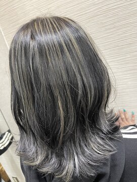 ニーゼロゼロナナ(2007) 外ハネ