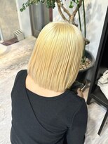 ブロンドハイトーンカラーボブ内巻き内巻きボブきりっぱなしボブ