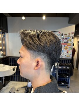 ツーエイチ 新宿(2H) フェード/ショートセンターパート