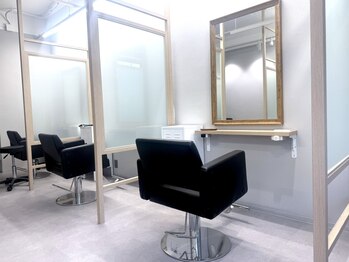 アットティ(@.t)の写真/【26年4月NEW OPEN】半個室でとことん向き合う◎脱白髪染め×極上ショートで上品な大人可愛いスタイルへ