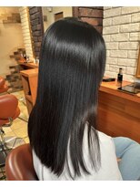 ヘアメイク フレンシア(hair make flencia)&nbsp;潤い溢れる！至高の艶を纏うシルキーロング【059スタイル】