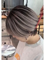 サロウィン 下北沢(SALOWIN) コントラスト強めなグレーシルバーのシャドールーツ