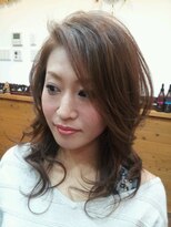 サンスマイルヘアー(Sun Smile hair) ルーズなカールが揺らぐ抜け感のあるスタイル