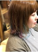 ミディアムスタイルのユニコーンカラー