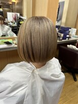 EM美容室&nbsp;10代～40代 丸みボブ・1ブリーチハイアッシュカラー