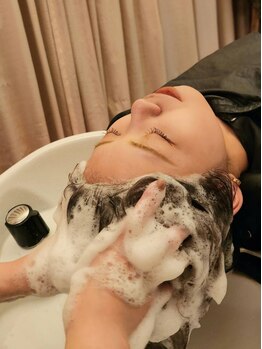 チップタップ 中村橋店(tip top)の写真/疲れた頭皮にご褒美を…。上質空間での極上ヘッドスパで頭皮の汚れを落とし、健康な髪に。