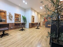 リンクプラス(LINK+)の雰囲気（こだわりの絵画や植物、インテリア家具がおしゃれな雰囲気♪）
