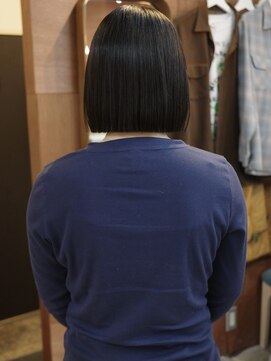 チャプター 問屋町(chapter) ケアカラーグレージュ切りっぱなしミニボブ顔まわりレイヤー