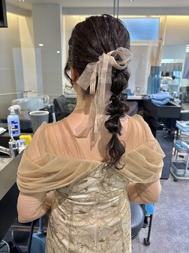 ケンジ 横浜(KENJE) ポニーテールアレンジ/ゆるふわヘア/編みおろし/お呼ばれヘア