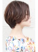 黒髪でも可愛く決まるコンパクトショート大人可愛い