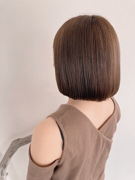 オーシー 四ツ井店(O'sea) ミルクティーカラー