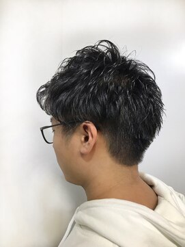 リリー シンジュク(Lilly) 【Lilly新宿】くせ毛風ツーブロショート #メンズカット