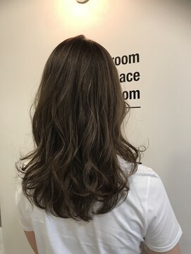 ヘアブランコブランコ 横浜(hair blanco_blanco) 20代シースルーバングオリーブカラー外ハネミくびれミディ