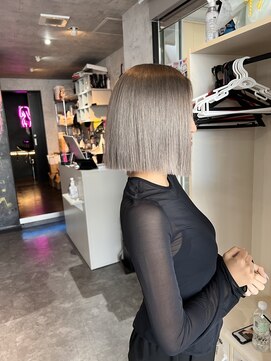 スパークスヘア(Sparks hair) 神秘の女神、クレオパトラカット×シルバーグレージュ☆