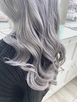 エストヘアーバイ フレンズ 新宿店(est hair by friends) White silver