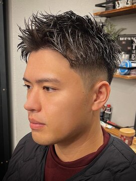 ビンゴ(BINGO) 1089黒髪短髪ショートアップバング束間ツーブロック刈り上げ