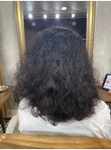 くせ毛が気になる海外の方を高難易度縮毛矯正で艶髪に変身♪