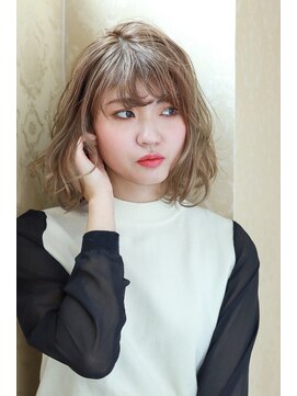 ロッティー(Lotti) ホワイトベージュ系ロングボブ/抜け感ヘア@20代30代40代