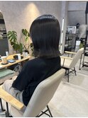 暗髪ストレートロブ