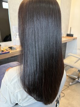 リナン(Rinan)の写真/厳選最新トリートメントで芯から潤ううるツヤ髪を叶えませんか？指通り滑らかな感動体験♪