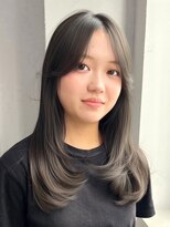 ロティー 天神(loty)&nbsp;レイヤー 顔周りカット 前髪 オリーブグレー 透明感カラー 20代