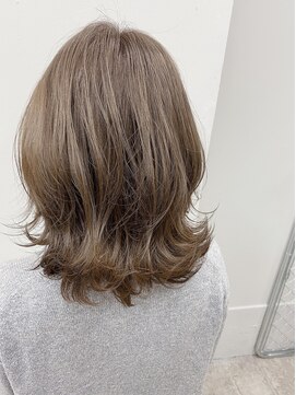 クロムス(clomus) 【clomus】ツヤ感グレージュ