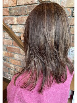 ビハツヤ(BIHATSU-YA) レイヤーカット＆ハイライトカラー