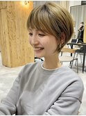 シルキーベージュ斜めバングくびれショート