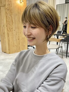 アイドットプラス 表参道(i.+omotesando) シルキーベージュ斜めバングくびれショート