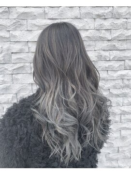 グラムアッシュ(GLAM ASH) くるくる波巻き外国人風バレイヤージュ/ハイアンドロー