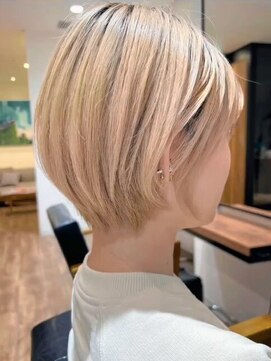 フルショウ 梅田(FURUSHO) 全頭ブリーチミニボブレイヤー耳かけボブミルクティーブロンド