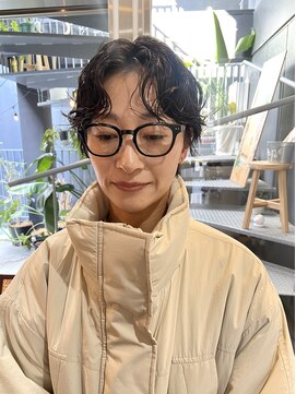 パープル(PURPLE) ショートパーマ☆センターパート☆ハンサムショート