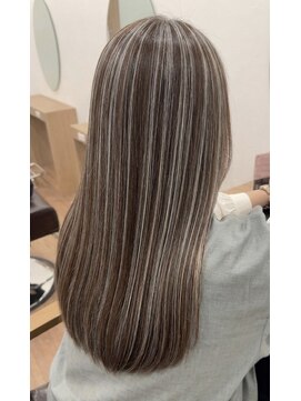 ウェリナ(welina) 立体感MAX！たっぷりハイライトの艶髪ロングストレート