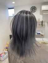 ハイク(HYKE)&nbsp;グレージュ系ミディアムレイヤーバレイヤージュ