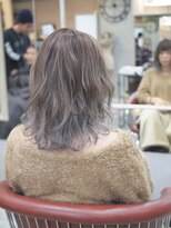 コニ(Coni) ♪Coni♪ミディアムウルフ・インナーアッシュ