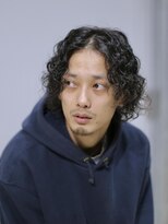 ガズル ハラジュク(GUZZLE HARAJUKU)&nbsp;色気の黒髪縦落ち波巻きスパイラルパーマツーブロ刈り上げ