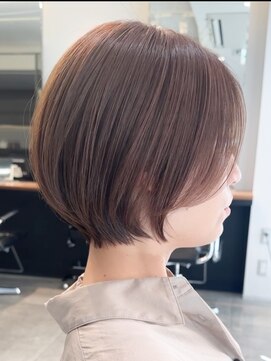 ソワネ 表参道(soigne) 表参道白髪ぼかしハイライトアッシュグレー丸みショートボブ40代