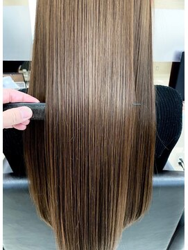 あとりえ月の庭 30代40代50代レイヤーカットウェットヘアオリーブベージュ