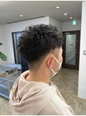 ラフな束感が映える大人のスパイキーショート