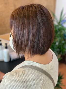 アークスヘアー 暗髪べージュ×大人かわいい前下がりナチュラルショート