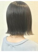 モノトーングレージュ ボブショート 涼しげヘア 透明感