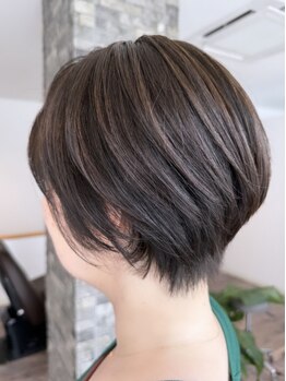 ココメルシー(coco merci)の写真/骨格や髪質を見極め、トレンド×似合わせデザインカットで再現性◎お手入れも簡単にキマるスタイルに♪