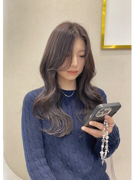 ローレン(Lolen.) 似合わせレイヤーカットとラベンダーグレージュ sayuri