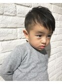 キッズカット男の子　ツーブロック風ベリーショートスタイル