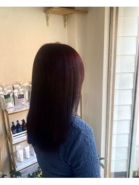 ルーツ 西九条(Roots) 深みのあるレッドカラー