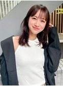 ナチュラルなレイヤー内巻きワンカールシースルーバング