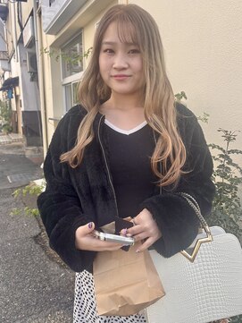 透明感あるベージュカラー